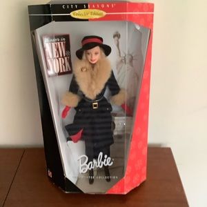 BARBIE:  CITY SEASONS - Collector Edition Barbie - 1998 Winter Collection